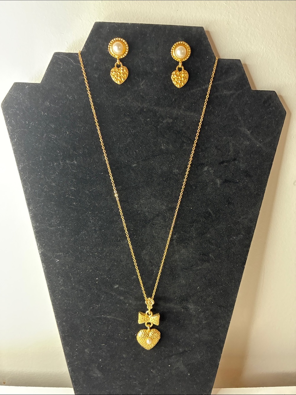 Vintage Gold-Tone Heart Drop Pendant Necklace and Pearl Heart Earrings Set - Picture 6 of 8